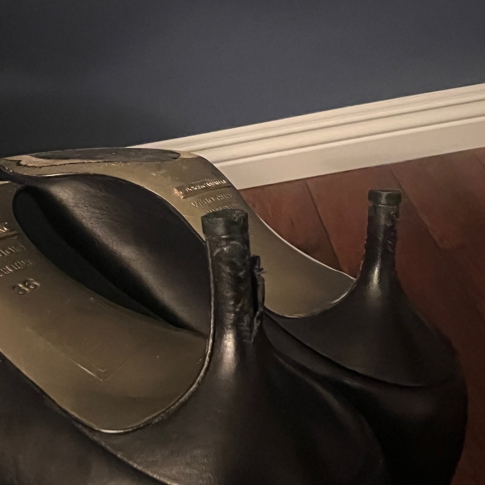 Dolce & Gabbana Classic Kitten Heels - Picture 5 of 5